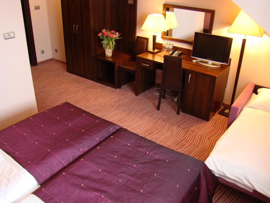 Hotel Azalia & Spa Niepołomice Dış mekan fotoğraf