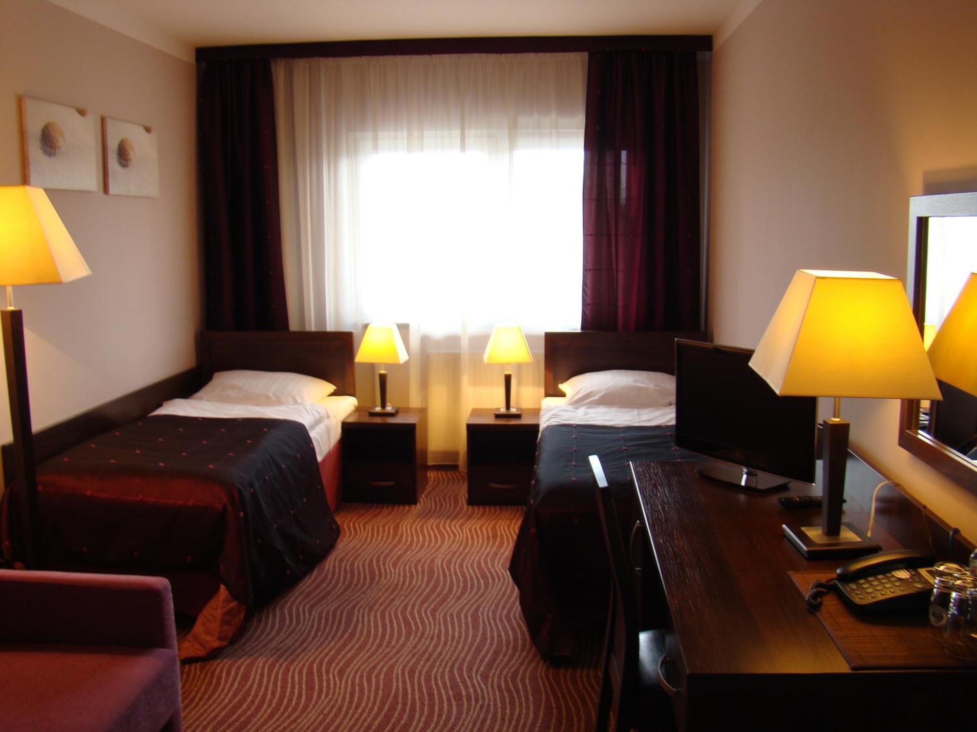Hotel Azalia & Spa Niepołomice Dış mekan fotoğraf