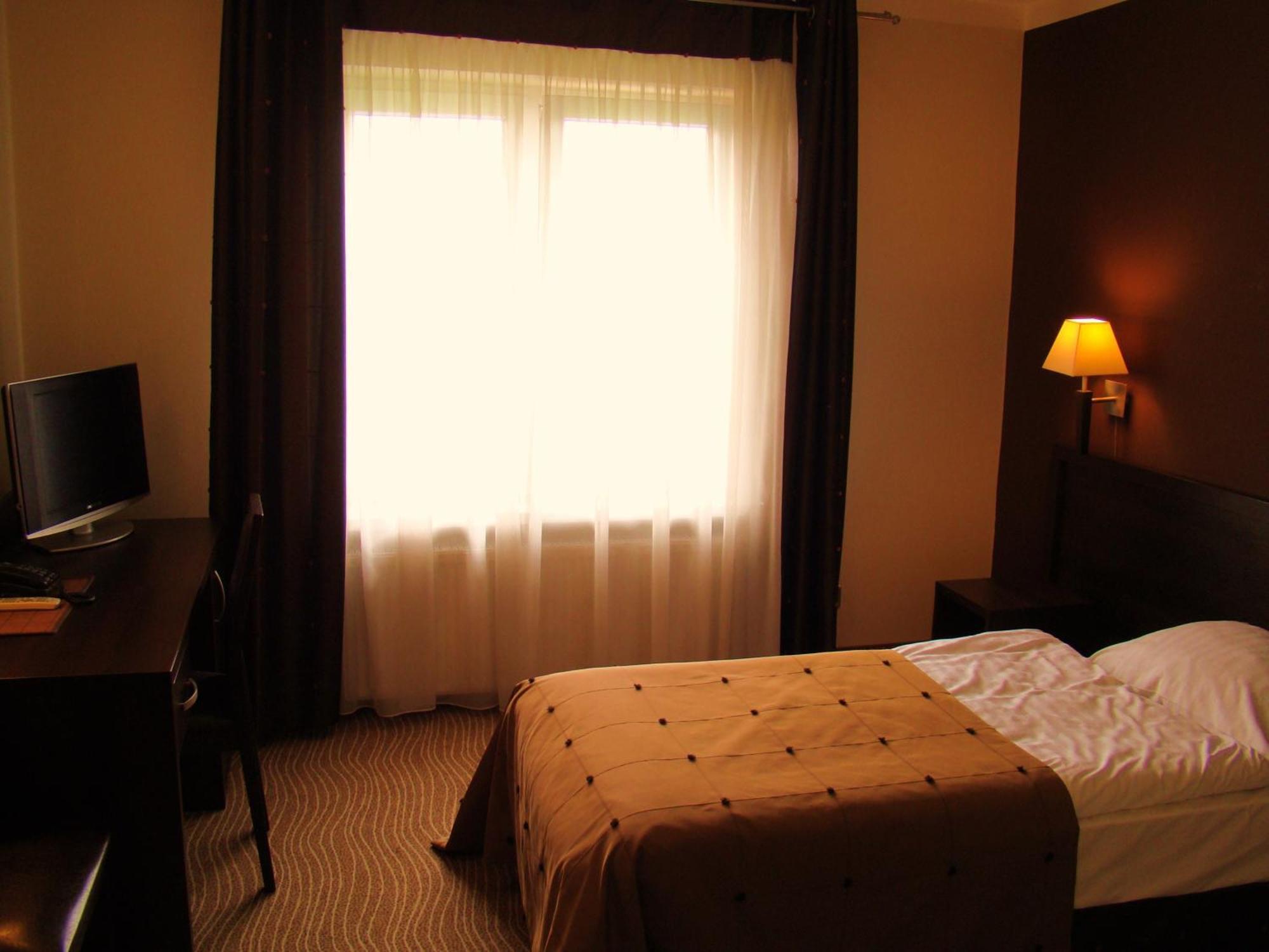 Hotel Azalia & Spa Niepołomice Dış mekan fotoğraf