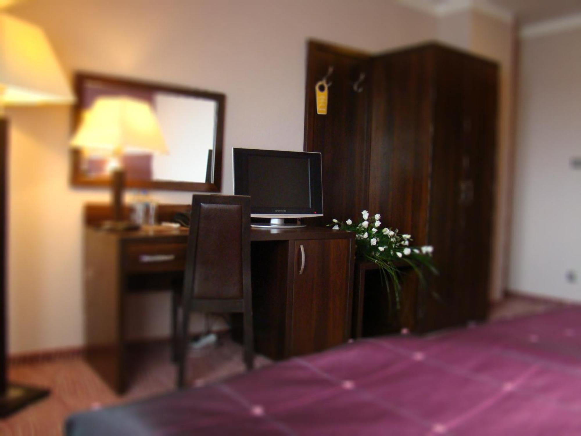 Hotel Azalia & Spa Niepołomice Dış mekan fotoğraf