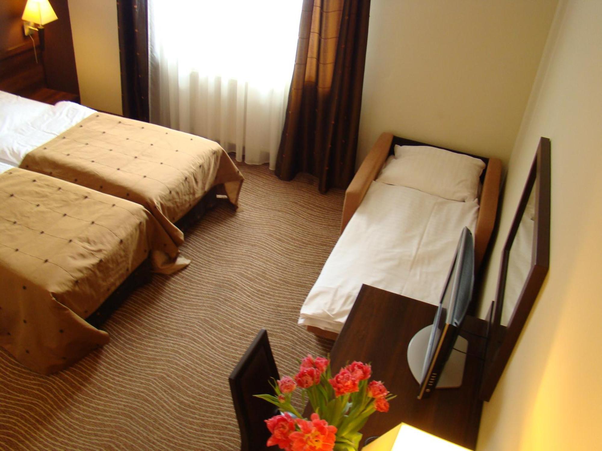 Hotel Azalia & Spa Niepołomice Dış mekan fotoğraf