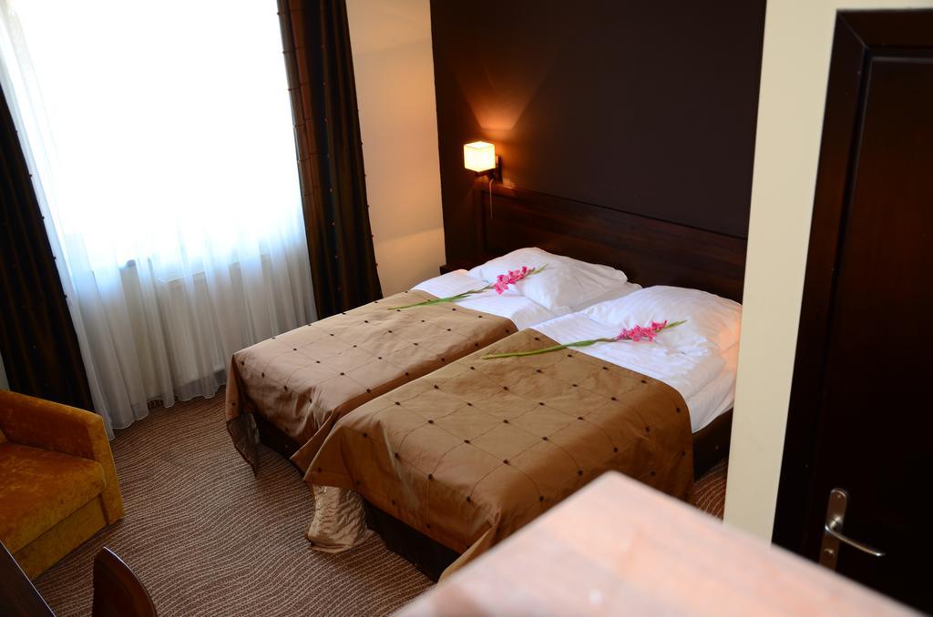 Hotel Azalia & Spa Niepołomice Dış mekan fotoğraf