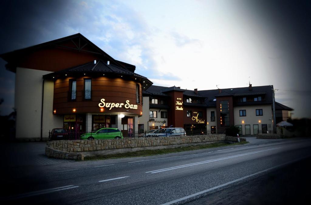 Hotel Azalia & Spa Niepołomice Dış mekan fotoğraf